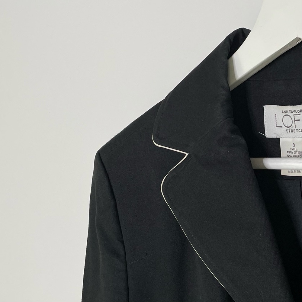 Elevated Minimalist | Black Knee-Length Trench w Off White Piping Trim | by Loft - Picture 7 of 16